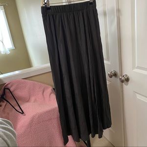 Gray maxi skirt with slit 🖤